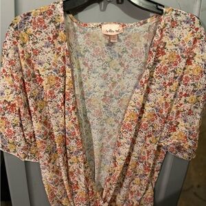 Willow +root Floral V-Neck Short Sleeve Blouse in White and Yellow